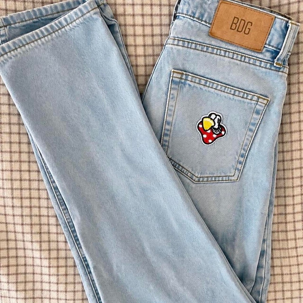 BDG Light Wash Straight Leg Jeans Mushroom Patch — 25
